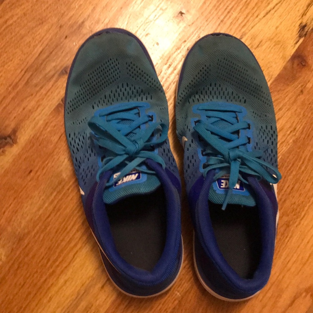 nike running shoes - Picture 2 of 2